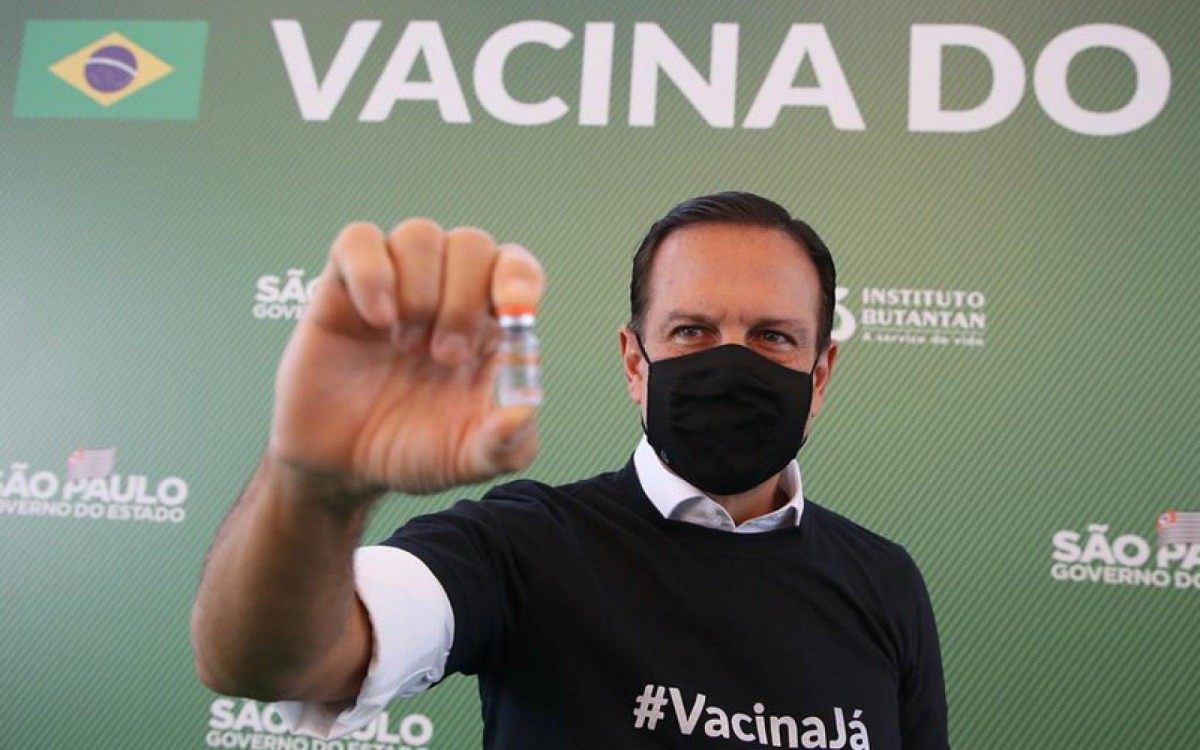Governo de SP faz coletiva de imprensa após anúncio da aprovação do uso emergencial da Coronavac 