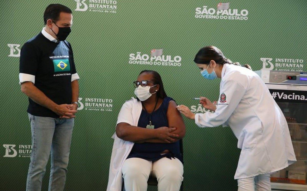 Governo de SP faz coletiva de imprensa após anúncio da aprovação do uso emergencial da Coronavac 