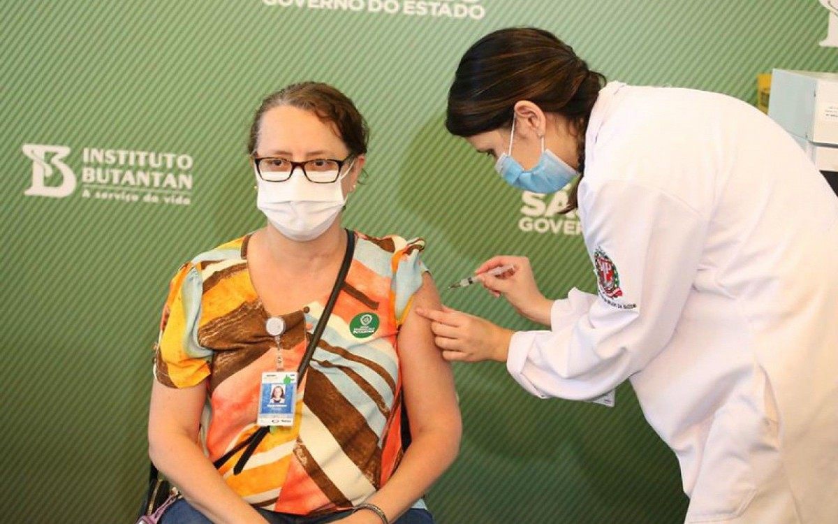 Governo de SP faz coletiva de imprensa após anúncio da aprovação do uso emergencial da Coronavac 