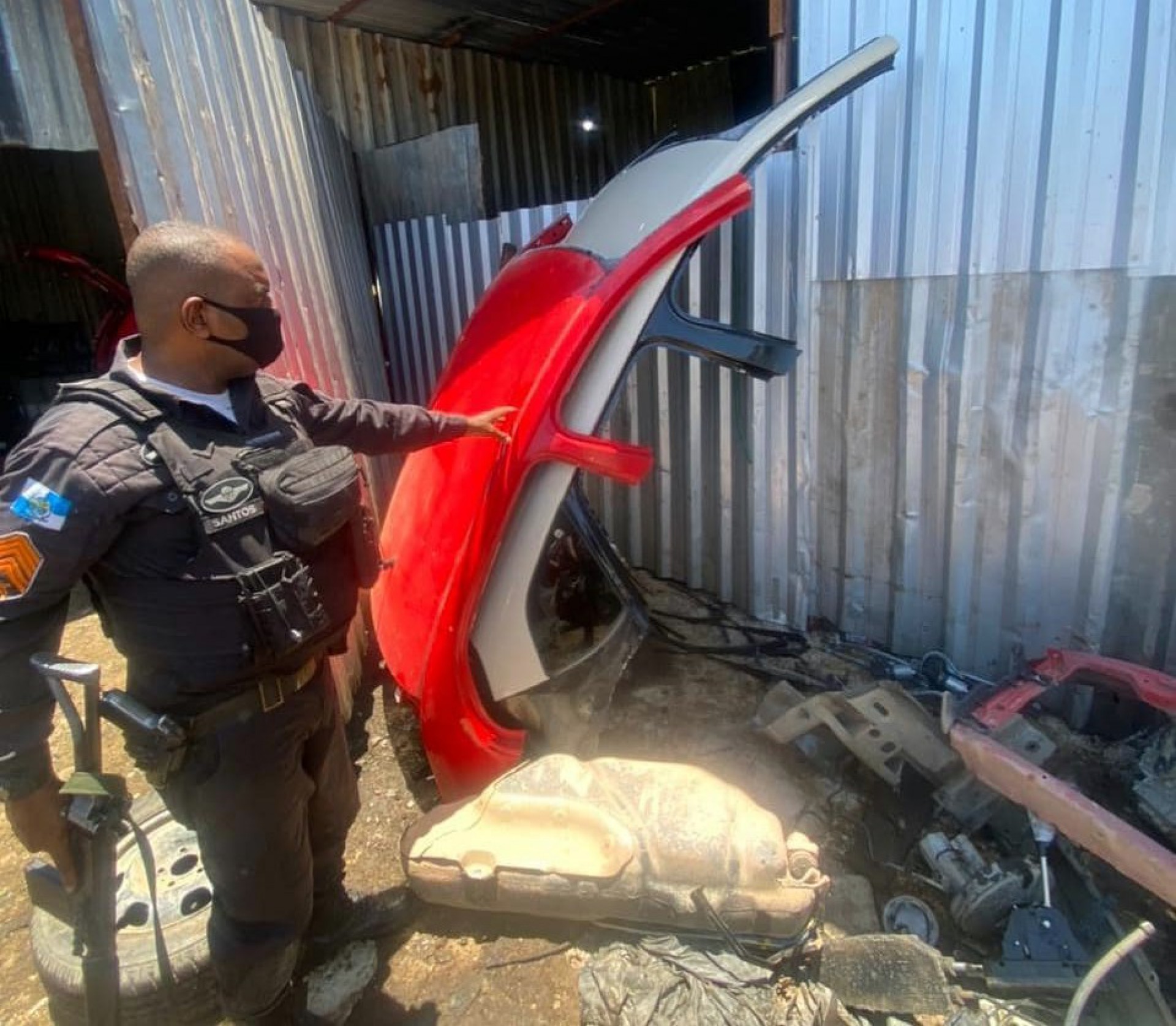 Desmanche foi encontrado por PMs do batalhão de Belford Roxo - Divulgação / Polícia Militar