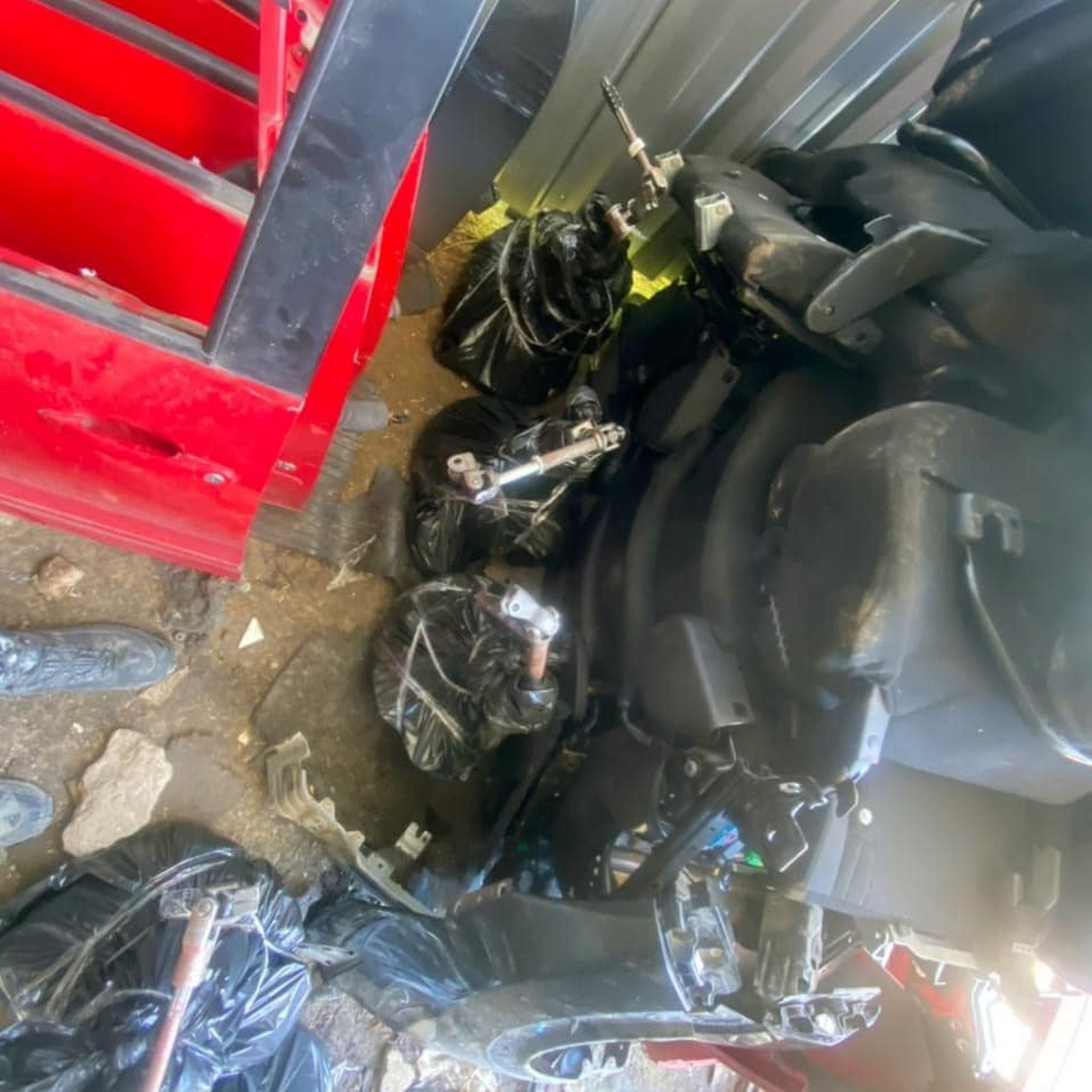 Desmanche foi encontrado por PMs do batalhão de Belford Roxo - Divulgação / Polícia Militar