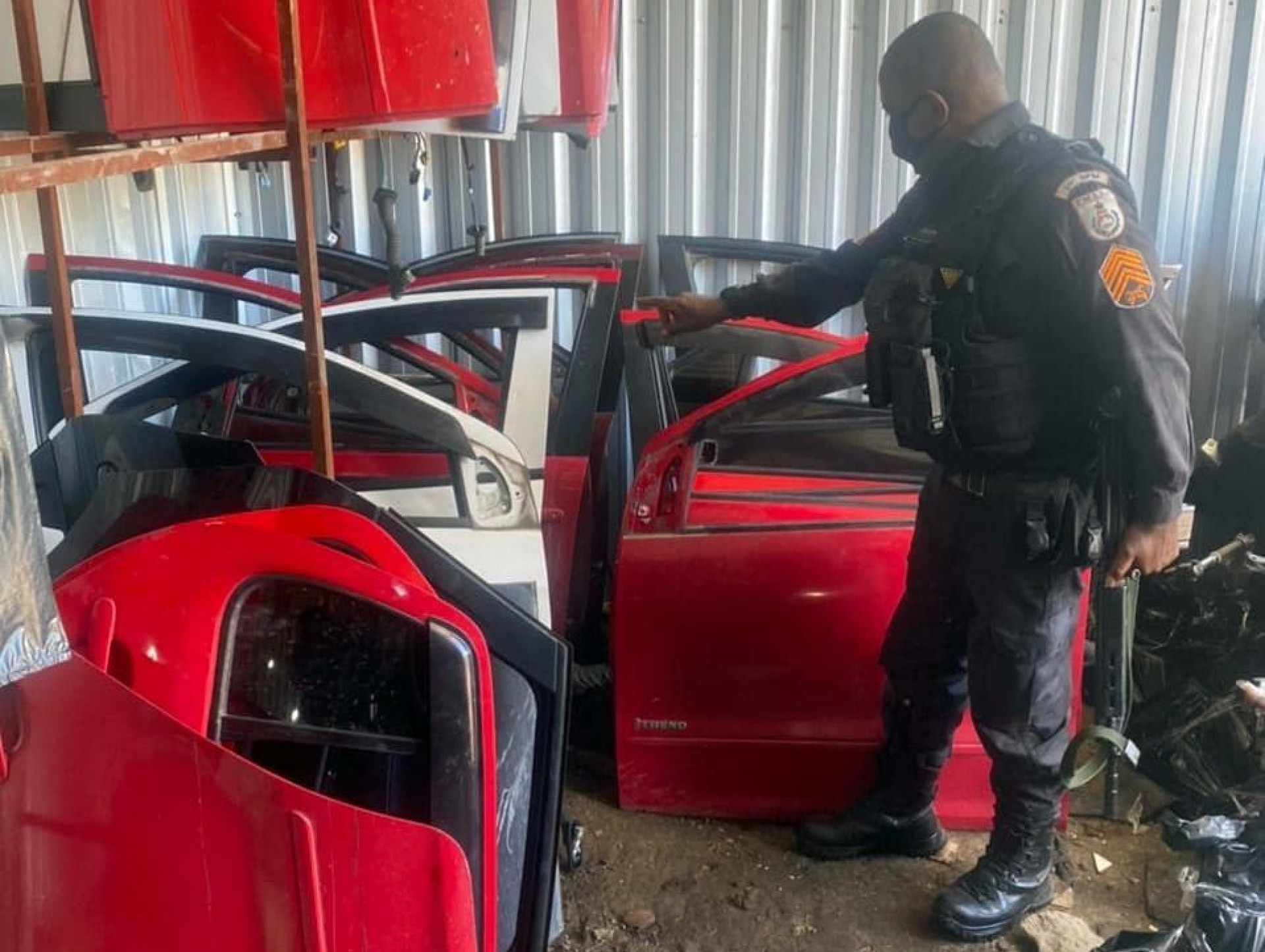 Desmanche foi encontrado por PMs do batalhão de Belford Roxo - Divulgação / Polícia Militar