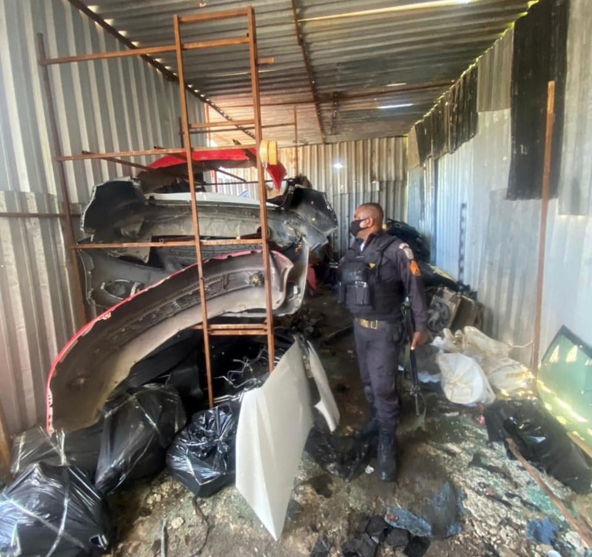 Desmanche foi encontrado por PMs do batalhão de Belford Roxo - Divulgação / Polícia Militar