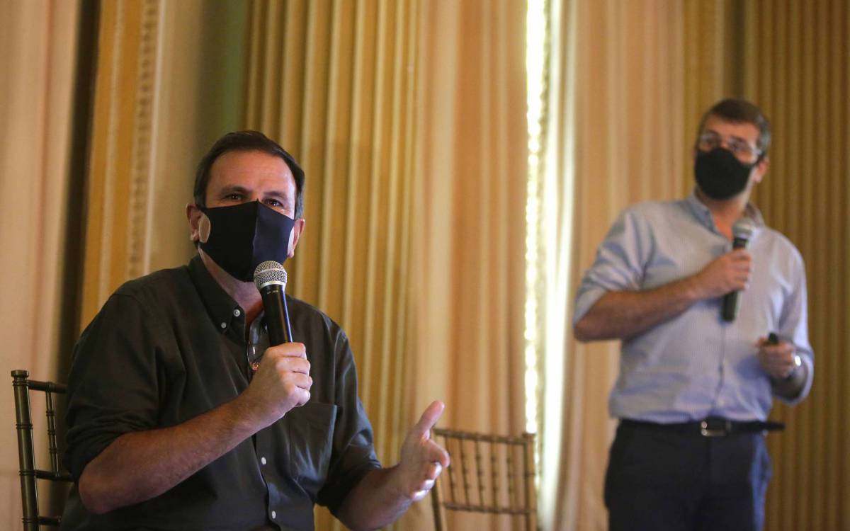 Rio de Janeiro 18/01/2021 - O prefeito Eduardo Paes e o secret&aacute;rio municipal de Sa&uacute;de, Daniel Soranz, apresentam nesta segunda-feira, no Pal&aacute;cio da Cidade, a campanha de vacina&ccedil;&atilde;o da popula&ccedil;&atilde;o contra a Covid-19. Ser&atilde;o divulgados detalhes como grupos priorit&aacute;rios, calend&aacute;rio e os postos de atendimento em todo o munic&iacute;pio. Foto: Luciano Belford/Agencia O Dia