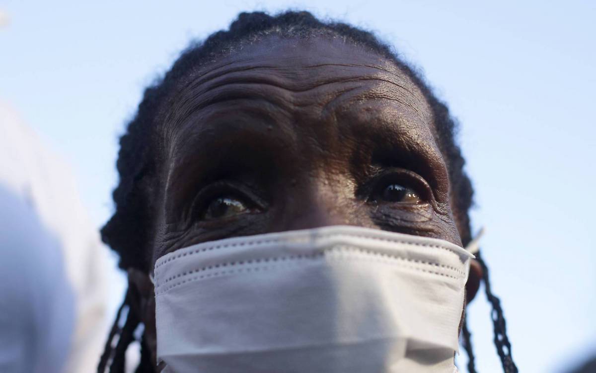 Rio de Janeiro 18/01/2021 - Terezinha da coiceição após ser vacinada contra o Covid 19 no Estado do Rio de Janeiro nos pés do Cristo Redentor. Foto: Luciano Belford/Agencia O Dia