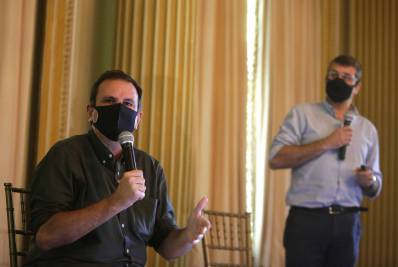 Prefeitura do Rio terá pontos de vacinação drive-thru para idosos