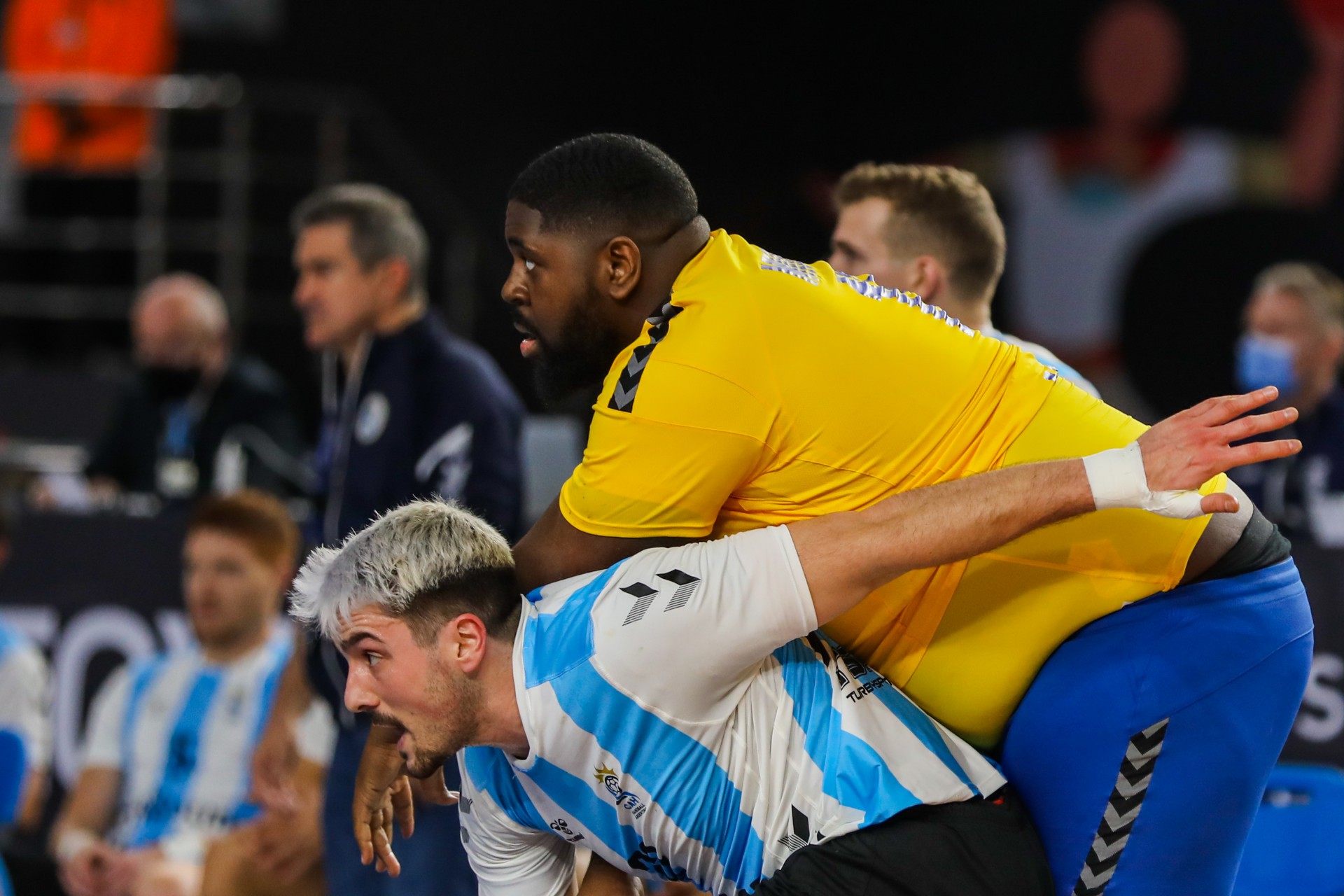 Brasil joga bem e empata com as russas no handebol feminino