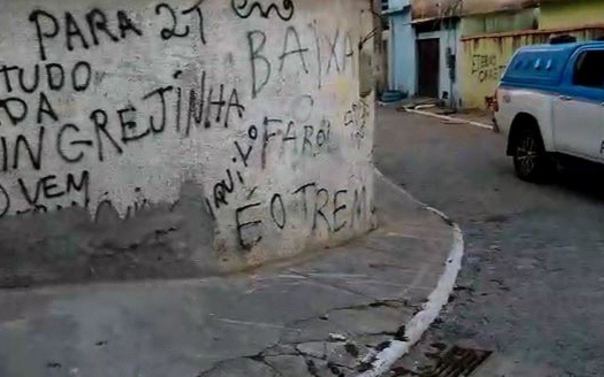 Pol&iacute;cia realiza opera&ccedil;&atilde;o contra tr&aacute;fico de drogas em comunidade de Cabo Frio  - Reprodução de vídeo