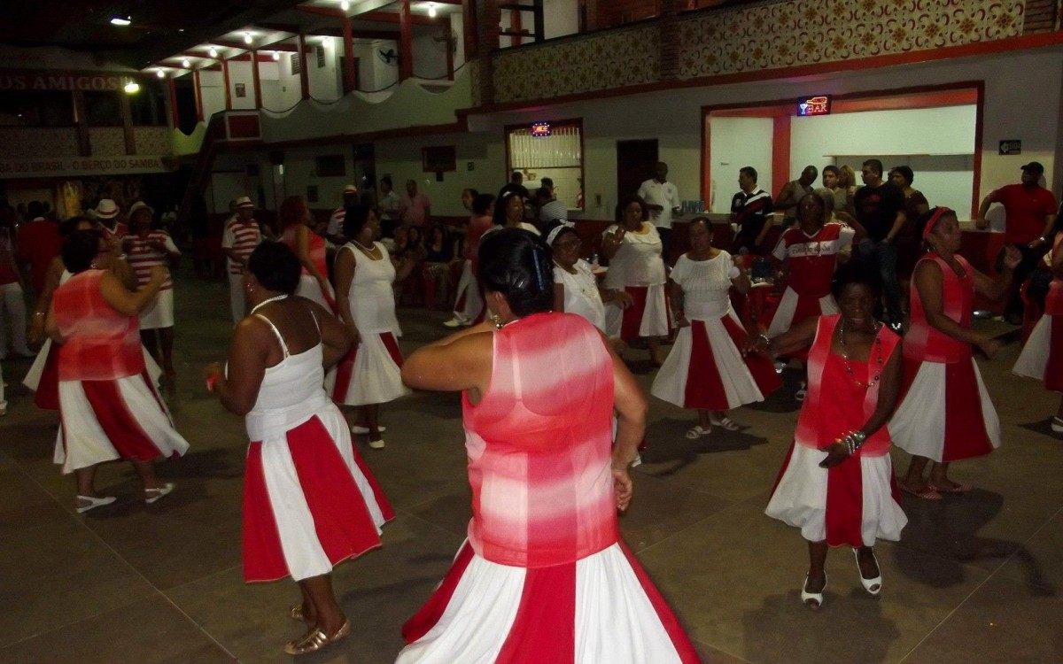 Terezinha da Conceição é a segunda baiana da primeira fileira, 