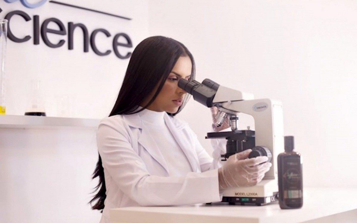 A especialista em Cosmetologia Avançada, Jackeline Alecrim