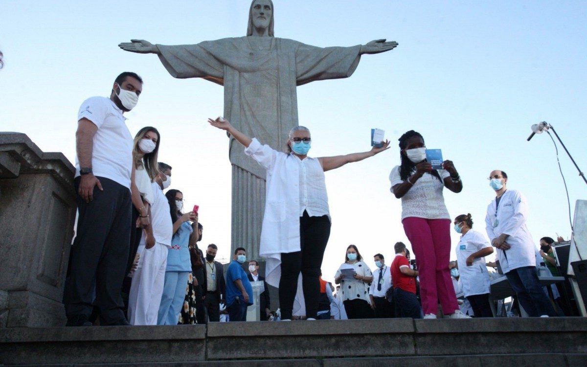 Ciência e fé - vacinação contra o coronavírus começou nesta segunda aos pés do Cristo Redentor

 - Divulgação