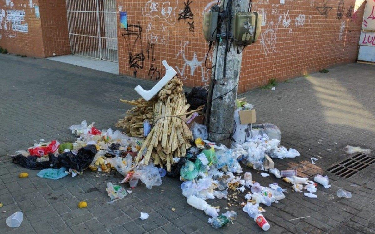 Lixo espalhado por Cabo Frio e mais paralisações da Comsercaf por falta de pagamento  - Imagem de leitor