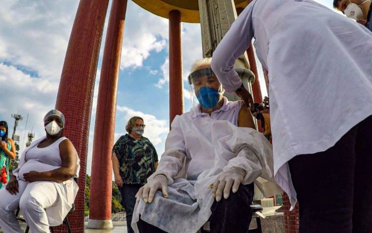 O aposentado Mario Cezar Wendling Nobis foi um dos primeiros petropolitanos a serem vacinados contra a COVID-19 em PetrÃ³polis