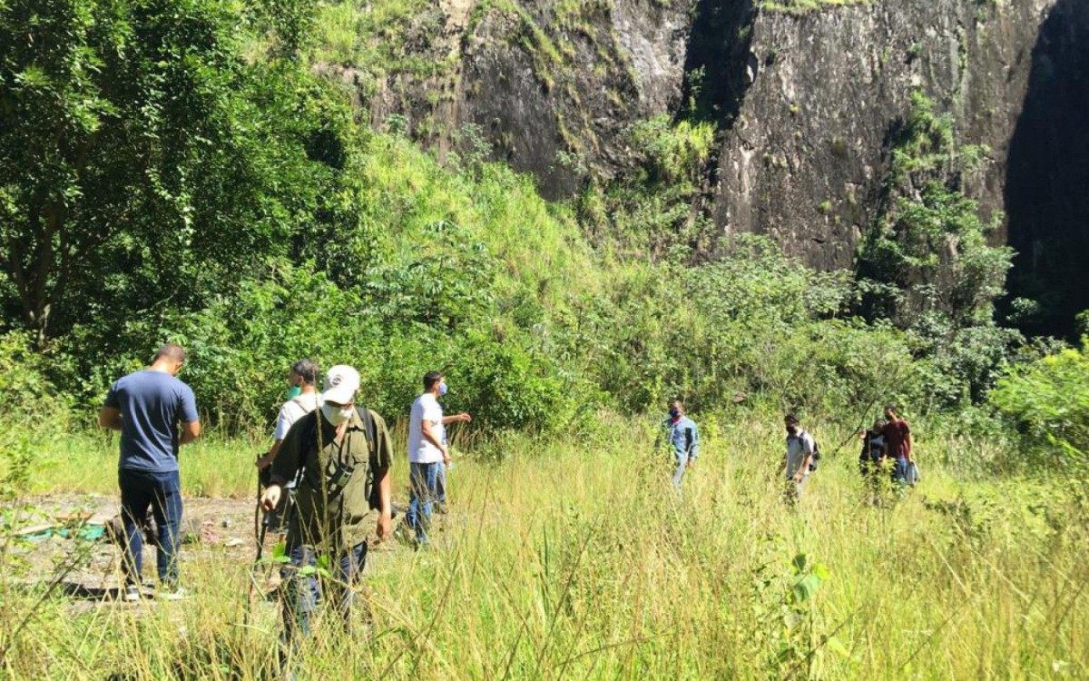 Vereador Paulo Roberto, o Paulino AP e sua equipe na visita técnica à Pedreira da Voldac - MEP-VR