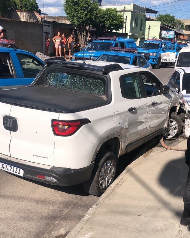 Na ação, o veículo e uma arma foram apreendidos - Divulgação/ PM