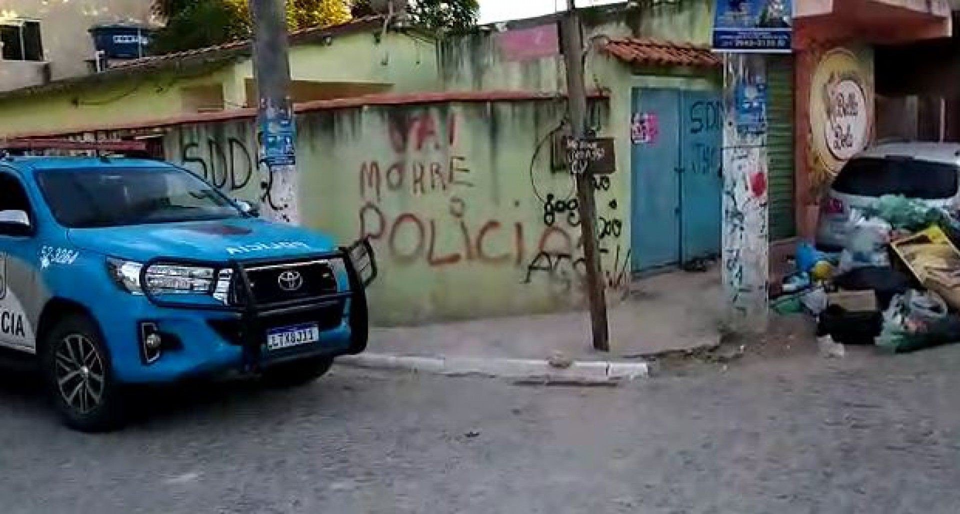 Polícia realiza operação contra tráfico de drogas em comunidade de Cabo Frio	 - Reprodução de vídeo