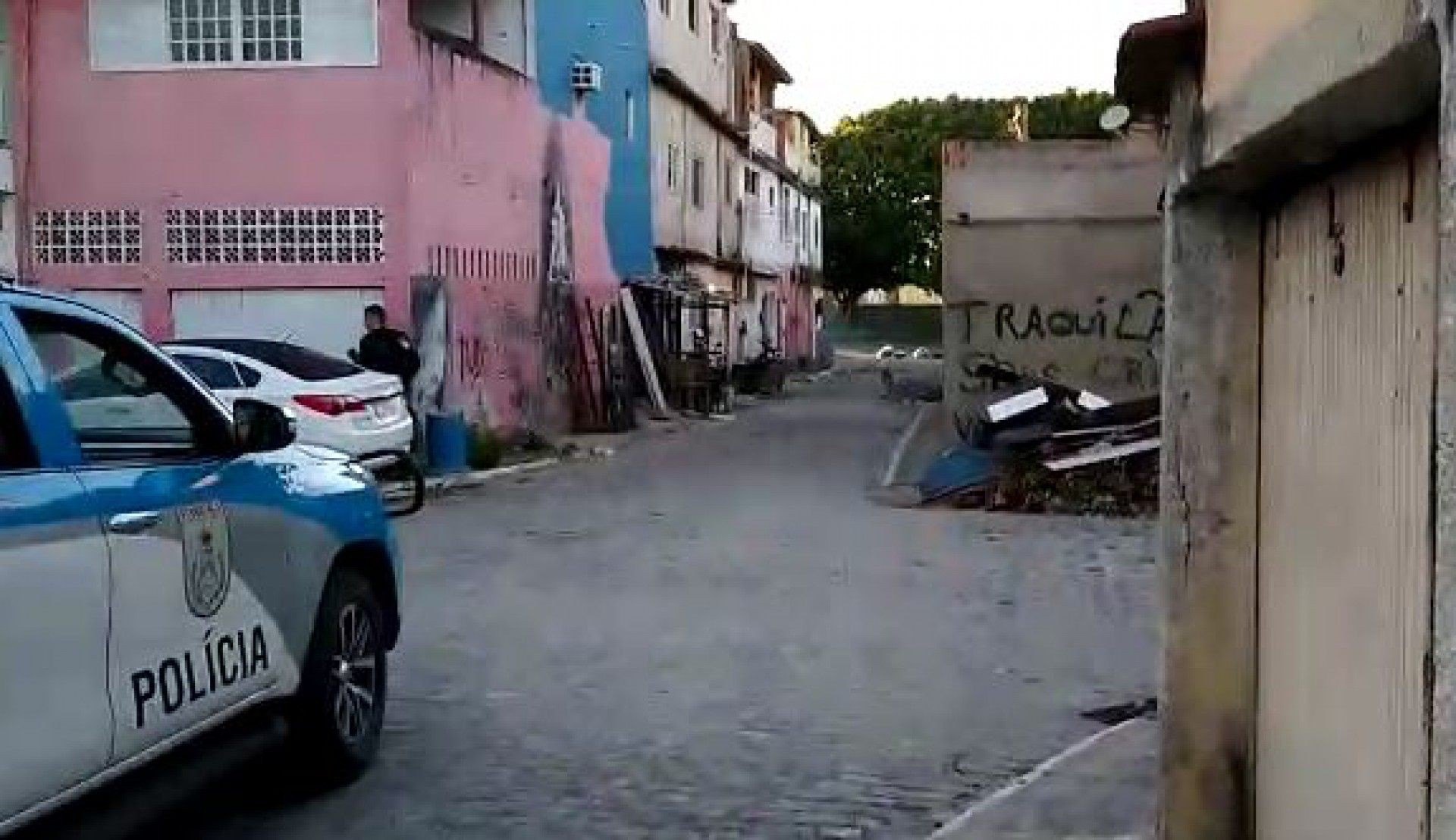 Polícia realiza operação contra tráfico de drogas em comunidade de Cabo Frio	 - Reprodução de vídeo