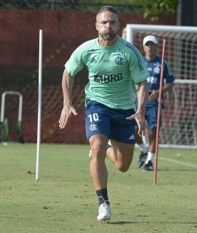 Diego Ribas em treino do Flamengo no Ninho do Urubu