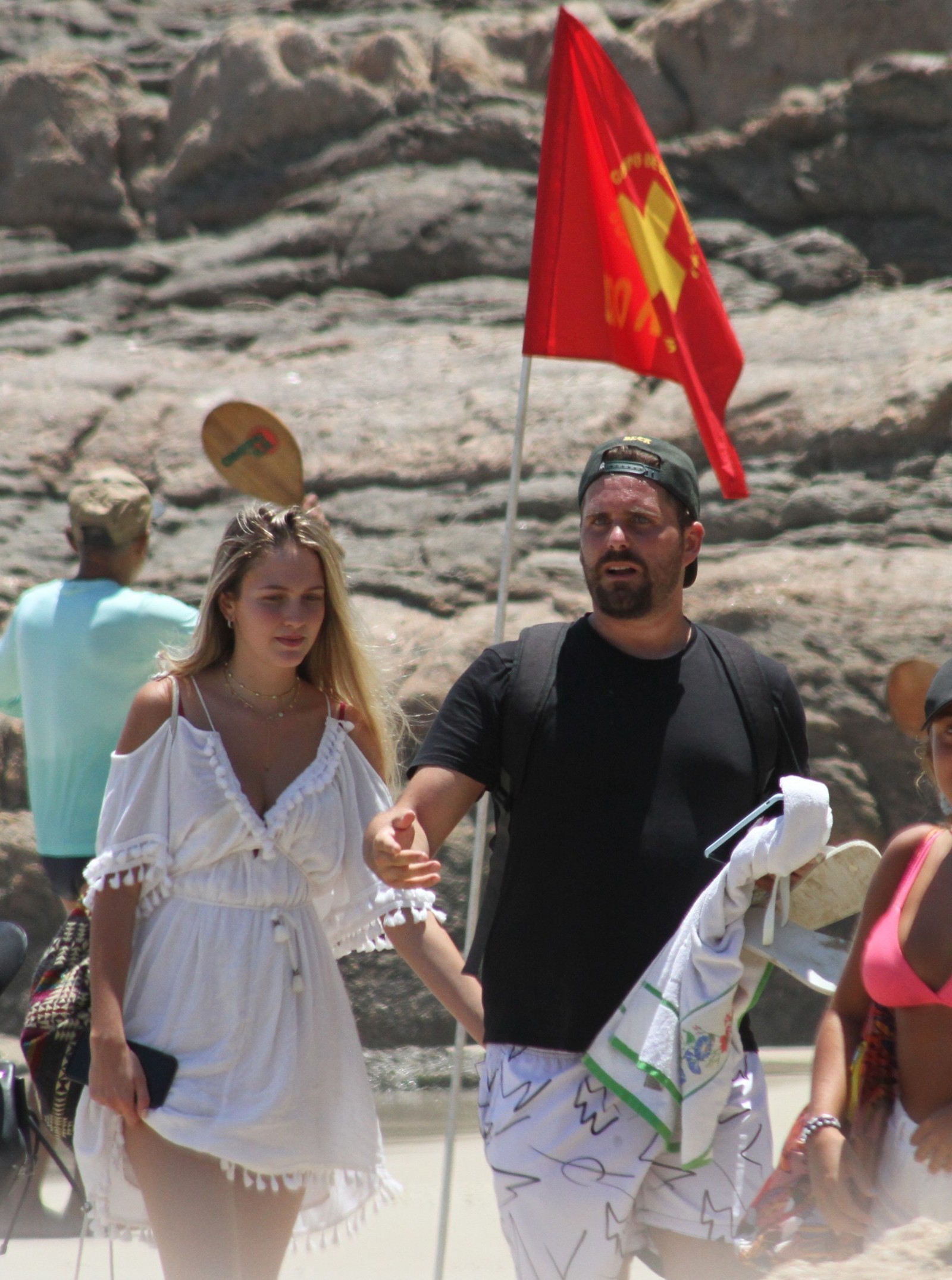 Thiago Gagliasso curte dia de praia com a namorada, Maiara, no Rio - Ag. News