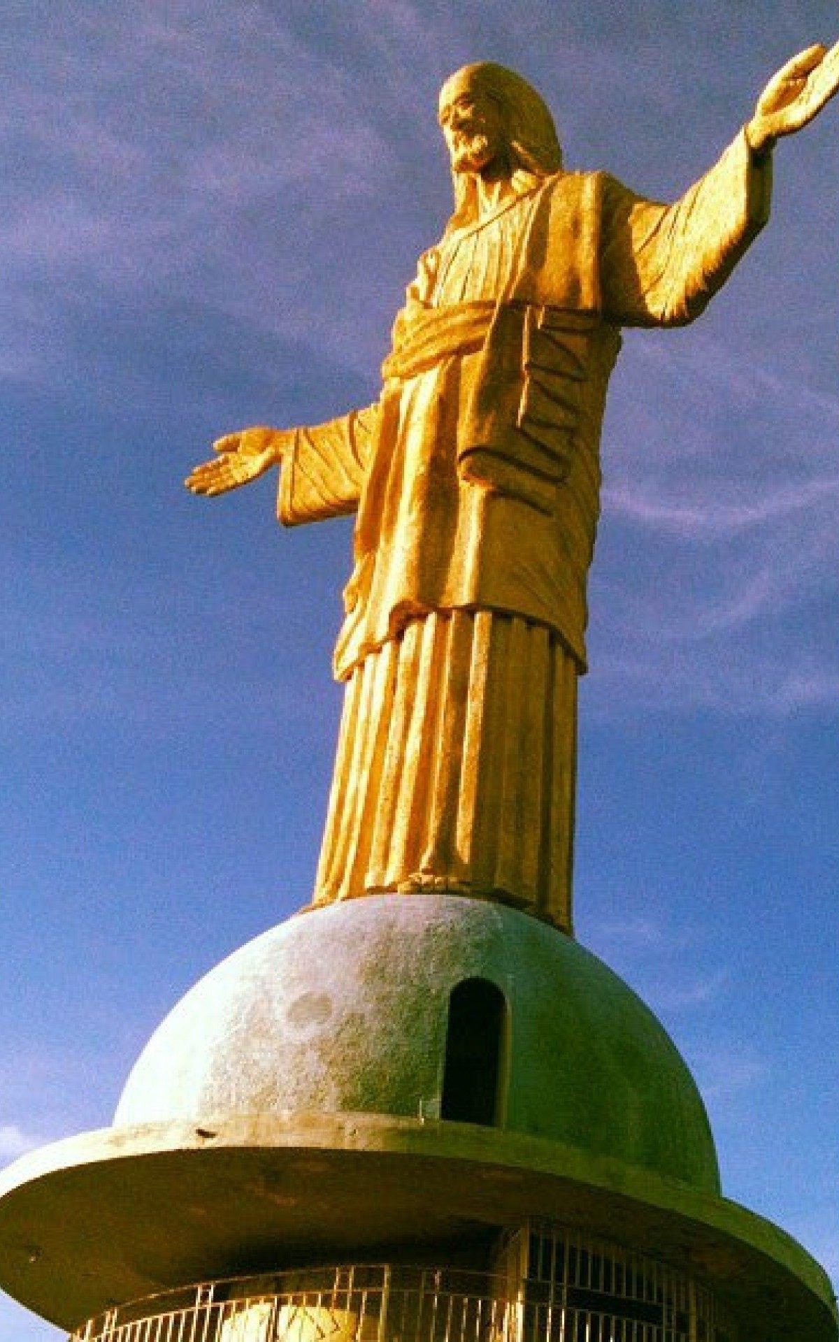 O Cristo de Itaperuna, no Noroeste Fluminense, está catalogado no Mapa de Cultura do Estado do Rio de Janeiro.