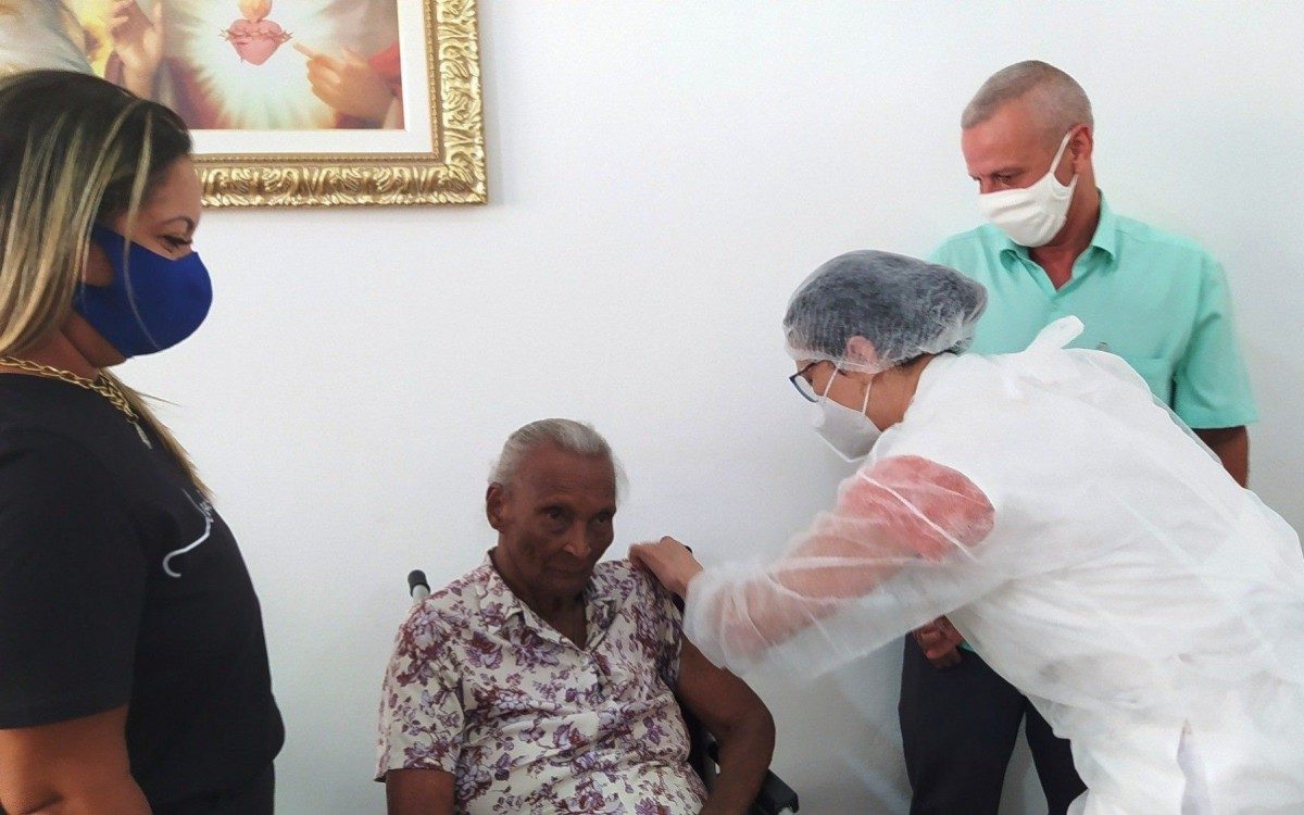 Por enquanto, não haverá vacinação nos postos de saúde, já que as doses serão aplicadas aos grupos prioritários internamente.
 - Foto: divulgação/PMBJI