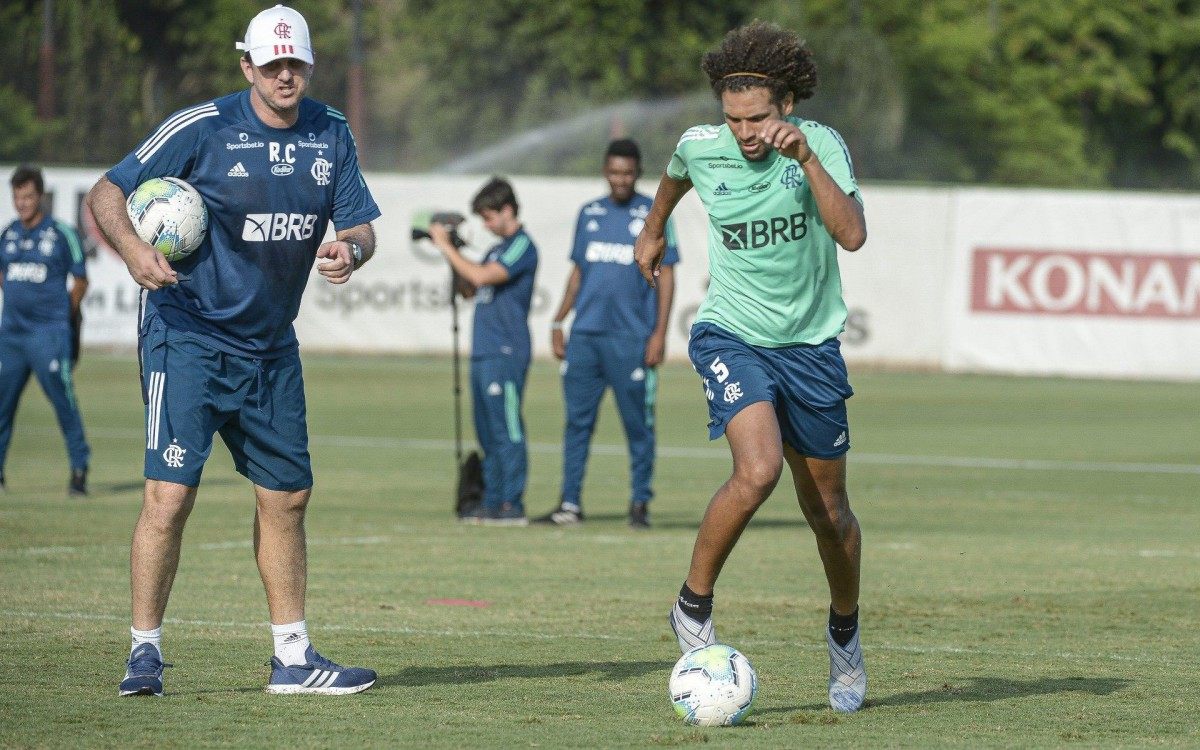 O meia Willian Arão deverá, mais uma vez, ser improvisado na zaga por Rogério Ceni - Alexandre Vidal / Flamengo