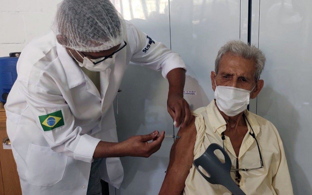 Vacinação na Vila Residencial de Idosos - Divulgação / Fundação Leão XIII