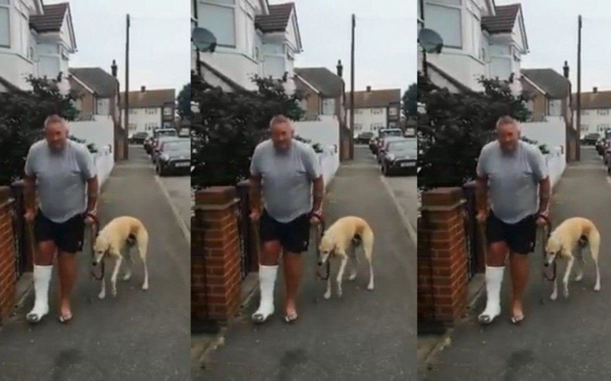 Russel Jones e Bill, seu cachorro empático
 - Reprodução Twitter