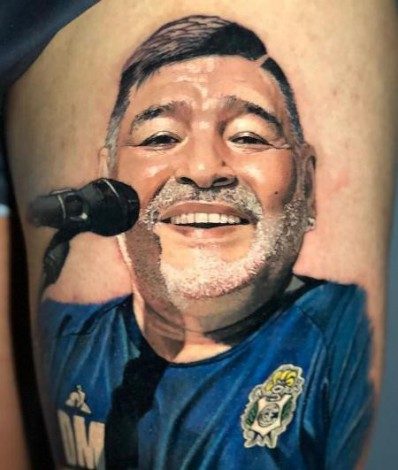 Jogador tatua o rosto de Maradona - Reprodução