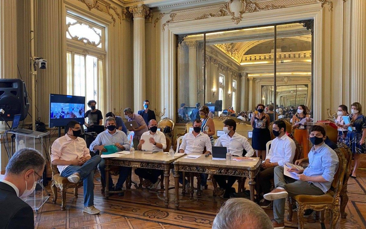 Secretário municipal de Fazenda, Pedro Paulo apresentou números nesta quinta-feira à comissão da Câmara Municipal - Paloma Savedra