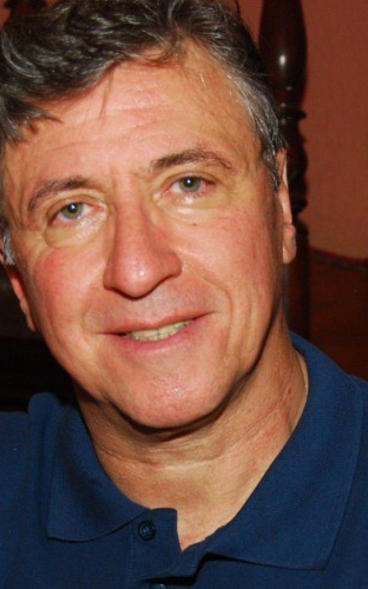 O cantor, compositor e produtor musical Marcos Sabino, um dos grandes nomes da música romântica, e uma importante figura da MPB na década de 80 - Imagem Assessoria