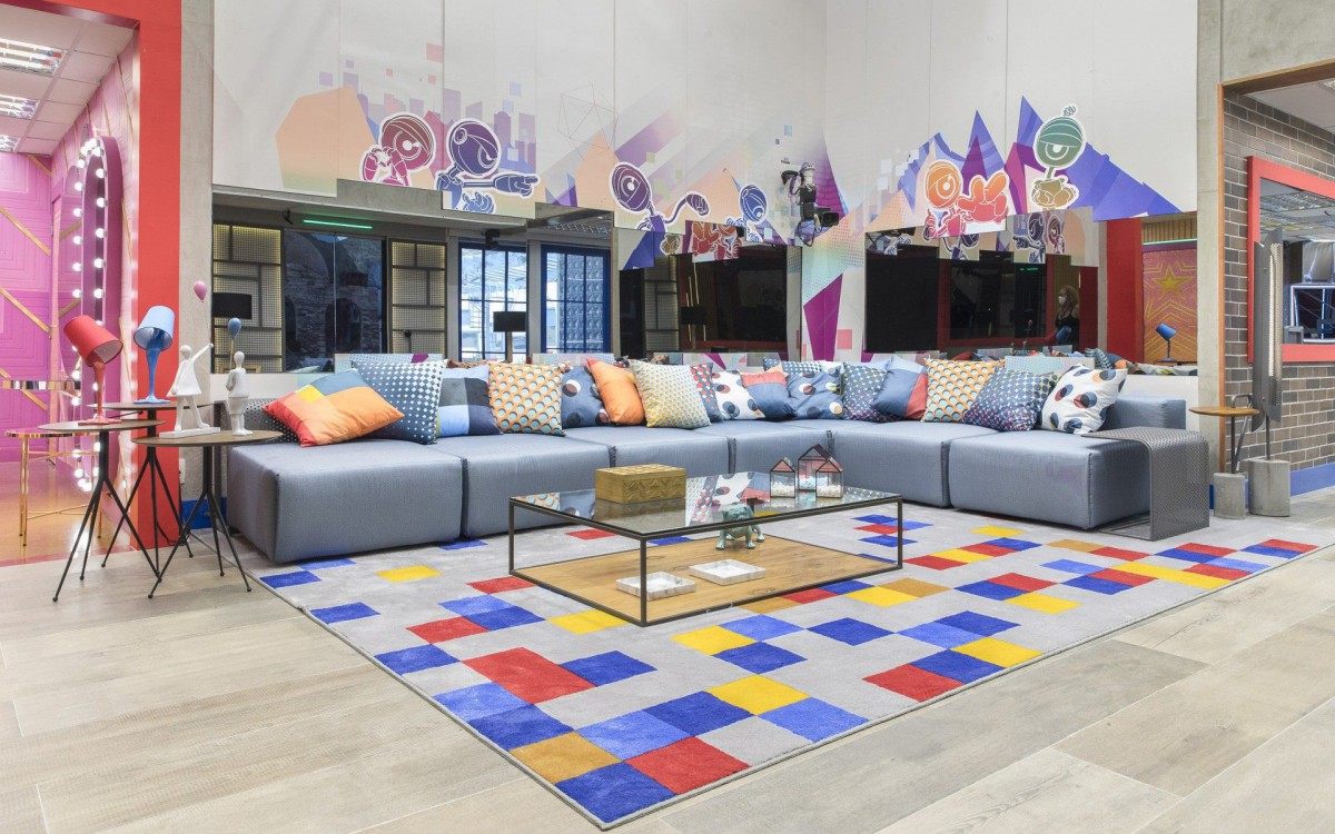 Globo/F&aacute;bio Rocha     photoshop:ColorMode: 3     photoshop:DateCreated: 2021-01-21T09:01:29.60 2021-01-21     photoshop:ICCProfile: Adobe RGB (1998)     signature: 5638bb3aae051625393f2ddf816958296338c8db3b44cc6166b27d8391c8dfe1     stRef:documentID: FADFE1F656CF54639E3331FE0E8C63B0     stRef:instanceID: xmp.iid:1aa3be8f-4599-f149-be73-c4fc2a2a6063     stRef:originalDocumentID: FADFE1F656CF54639E3331FE0E8C63B0     tiff:Make: Canon     tiff:Model: Canon EOS-1D X Mark II     tiff:Orientation: 1     tiff:ResolutionUnit: 2     tiff:XResolution: 20000000/100000     tiff:YResolution: 20000000/100000     unknown: 2     xmp:CreateDate: 2021-01-21T09:01:29.60     xmp:CreatorTool: FotoWare FotoStation     xmp:MetadataDate: 2021-01-21T18:22:50-03:00     xmp:ModifyDate: 2021-01-21T18:22:50-03:00     xmp:Rating: 1     xmpMM:DocumentID: xmp.did:d25f38d5-5250-0548-afb0-0552a58e2971     xmpMM:InstanceID: xmp.iid:d25f38d5-5250-0548-afb0-0552a58e2971     xmpMM:OriginalDocumentID: FADFE1F656CF54639E3331FE0E8C63B0   Profiles:     Profile-8bim: 23050 bytes     Profile-exif: 19898 bytes     Profile-icc: 560 bytes     Profile-iptc: 4000 bytes - Uma casa multicolorida, para todos os gostos      Caption