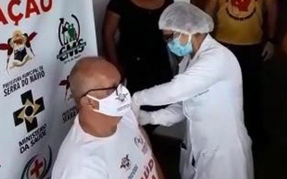 Em sua rede social, Randolph Antonio chegou a contestar a eficácia da vacina - Reprodução