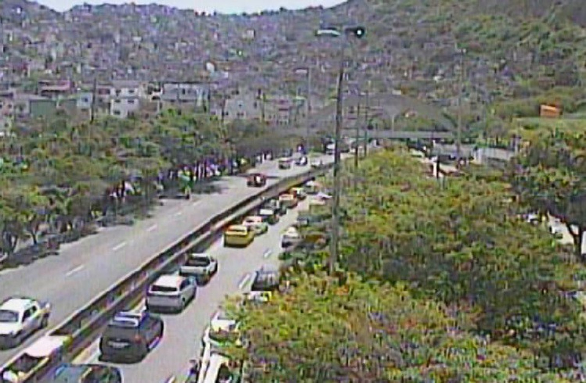 Motociclista morre em acidente no Túnel Zuzu Angel; trânsito com retenções