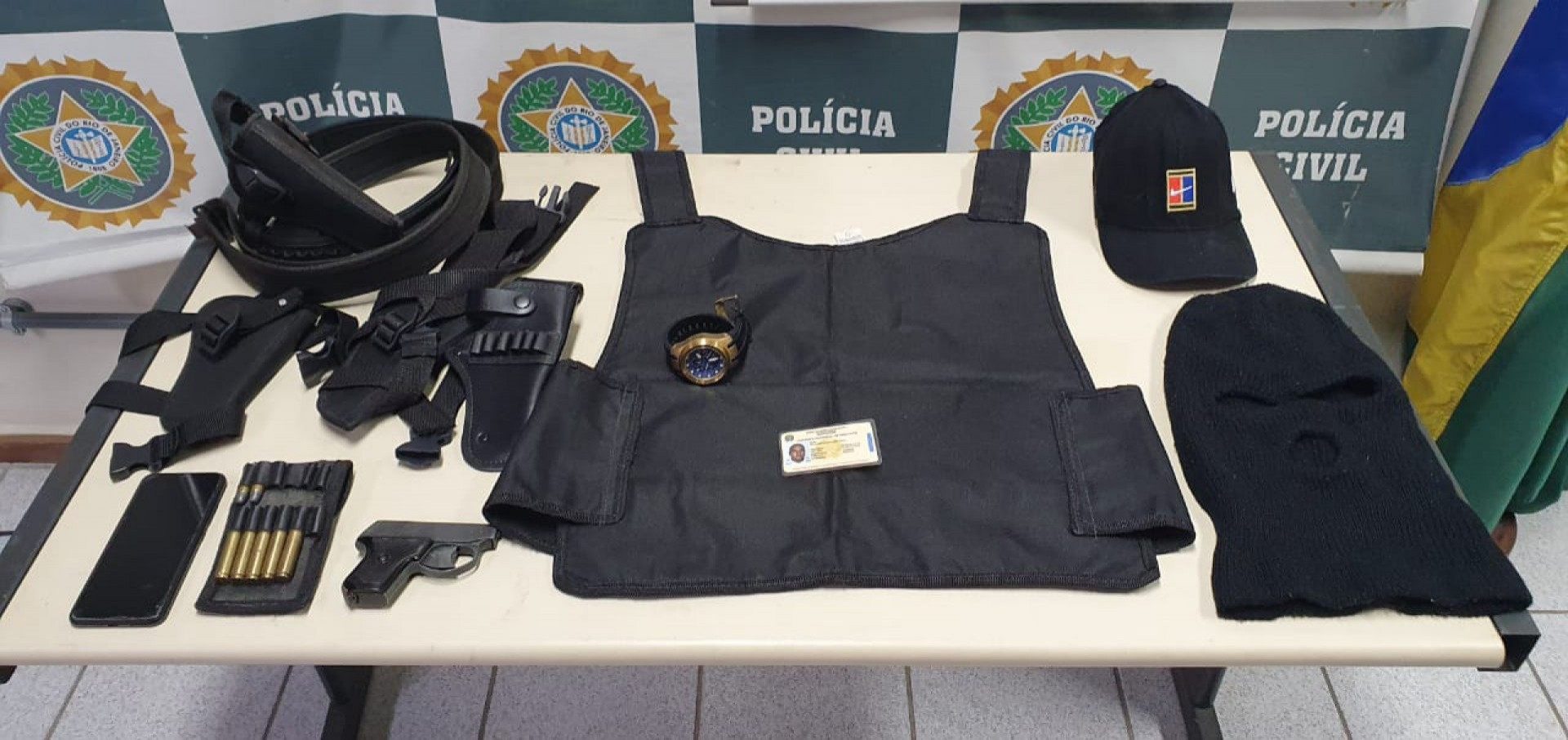 Vigilante de banco suspeito de integrar o tr&aacute;fico de drogas em comunidade da Tijuca &eacute; preso - Divulga&ccedil;&atilde;o / Pol&iacute;cia Civil