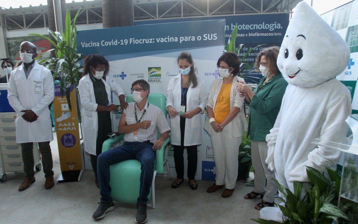 Cerimonia de enterga de vacinas na Fiocruz. Na foto, Estevam Portela.