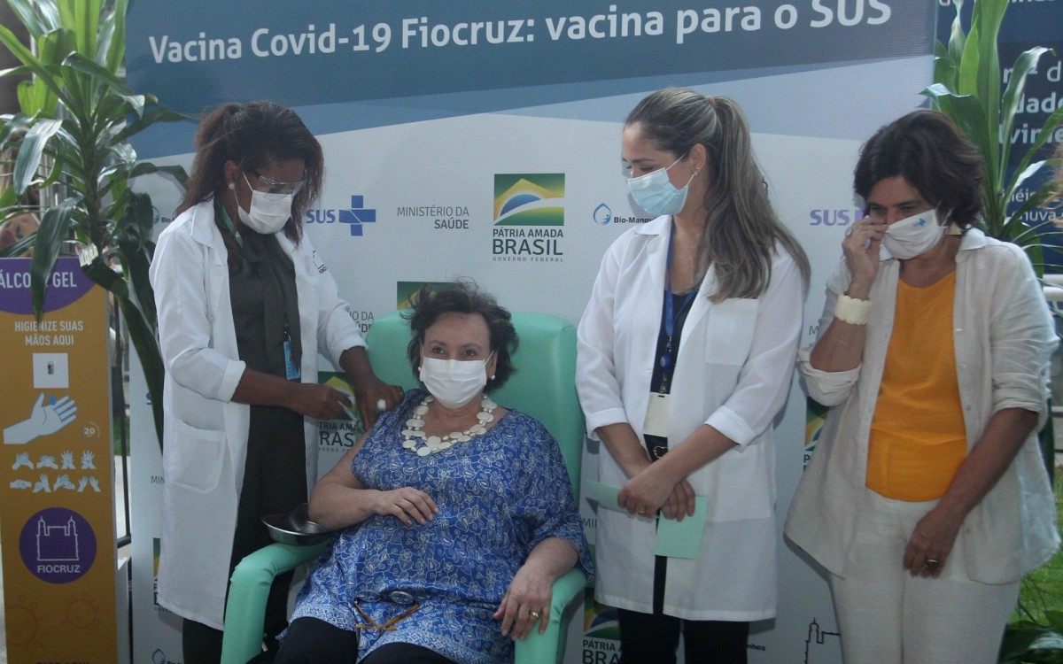 Cerimonia de enterga de vacinas na Fiocruz. Na foto, Margareth Dalcomo. - Estefan Radovicz 