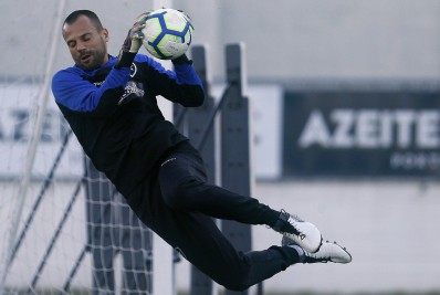 Diego Cavalieri acusa Botafogo de assédio moral e cobra mais de R$ 3 milhões