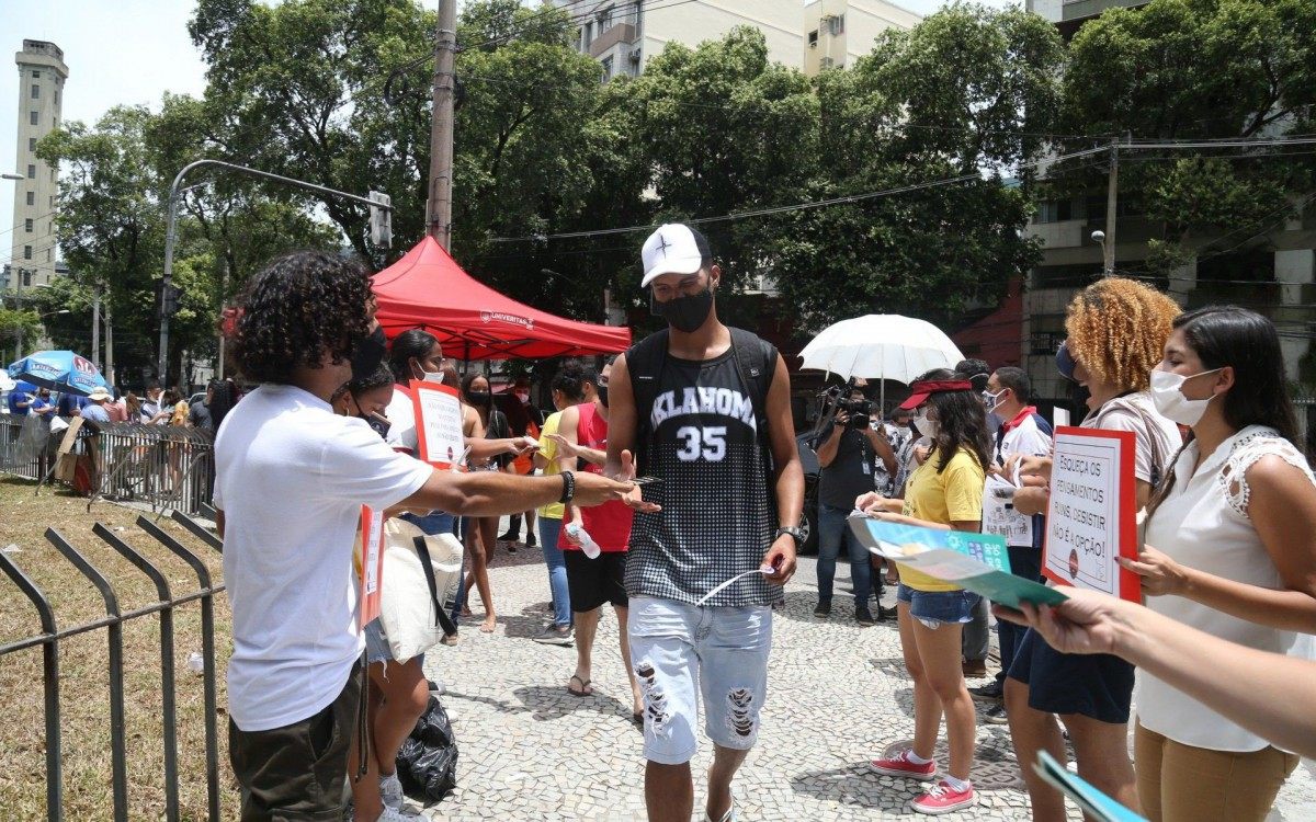 Estudantes chegando na UERJ para fazer o Exame Nacional do Ensino M&eacute;dio (Enem) - Daniel Castelo Branco / Ag&ecirc;ncia O DIA