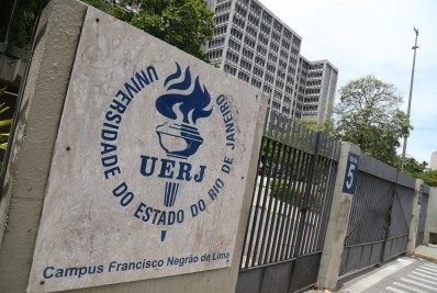 Reação a favor da educação