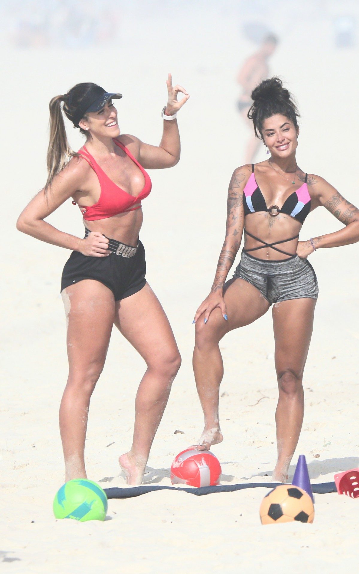 Aline Riscado na praia