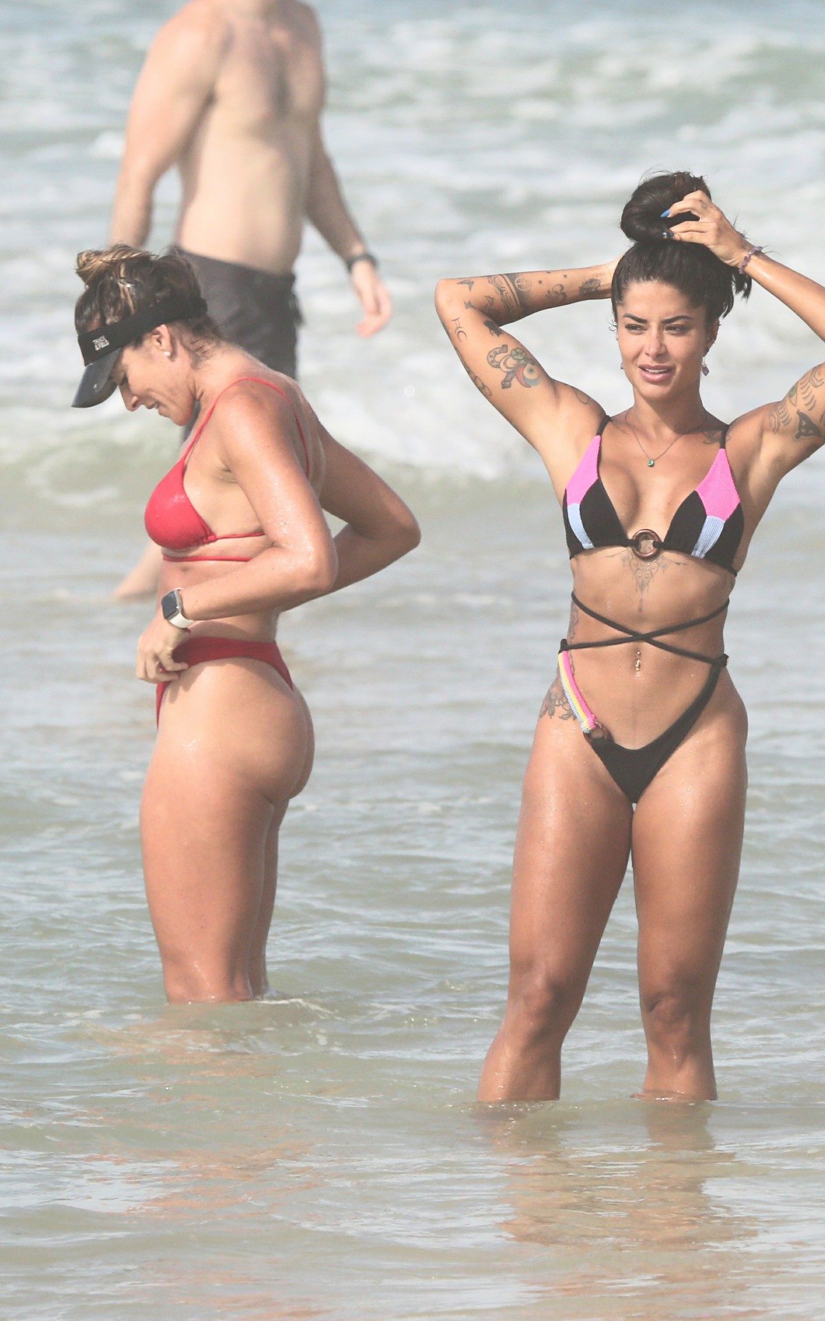 Aline Riscado na praia