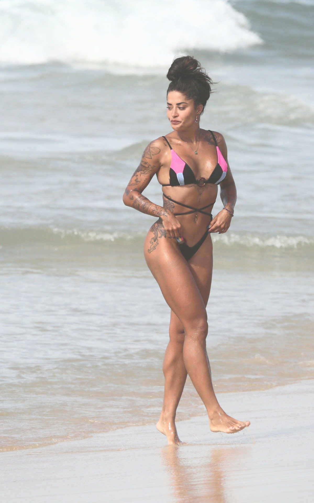 Aline Riscado na praia