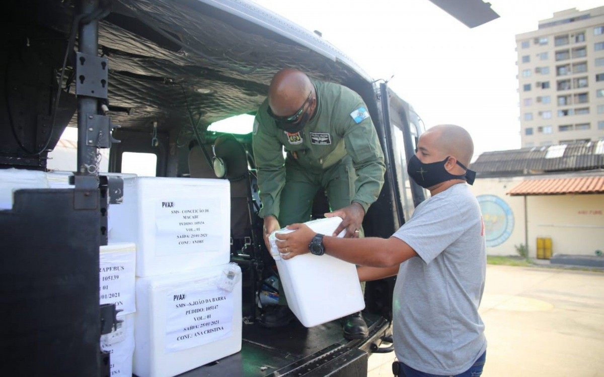 Governo entrega vacina de Oxford/AstraZeneca para os 92 municípios