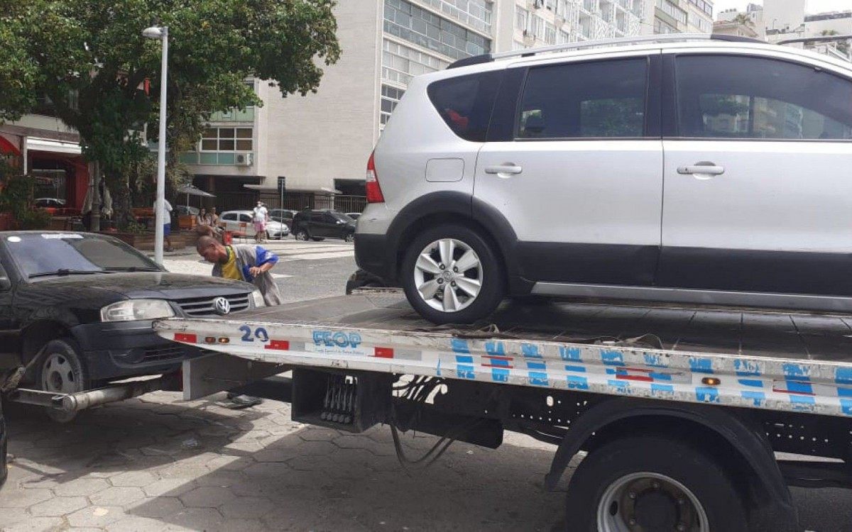 Ação conjunta fiscalizou irregularidades em comércio, veículos estacionados em locais proibidos e ligações clandestinas de água e luz