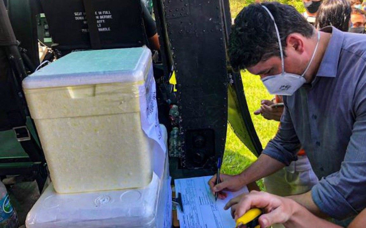 Petrópolis recebeu 3.280 doses da vacina da farmacêutica AstraZeneca nesta segunda-feira (25) - Divulgação