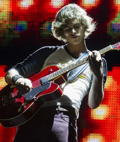 Pedro (Rafael Vitti) sonha em ser um grande guitarrista - Globo/Estevam Avellar 