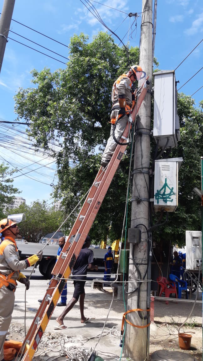 Ação conjunta fiscalizou irregularidades em comércio, veículos estacionados em locais proibidos e ligações clandestinas de água e luz