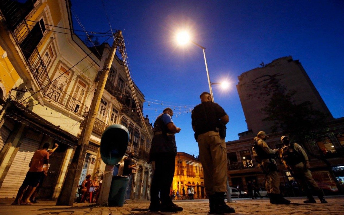 Prefeitura do Rio faz operação para evitar aglomeração na Pedra do Sal