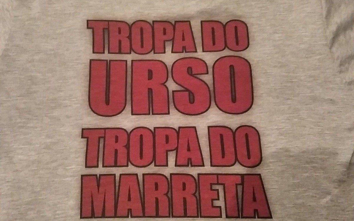 Camisa em referência a Pedro Paulo Guedes, o Urso - REPRODUÇÃO INTERNET